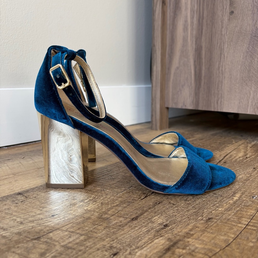 Lilly Pulitzer Teal Velvet Amber Lynn Heels Wedding Guest Pop of Color Formal